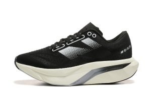 New Balance FuelCell Rebel V4 (复制)