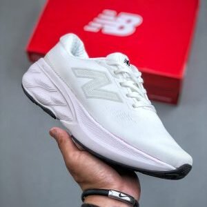 New Balance 880