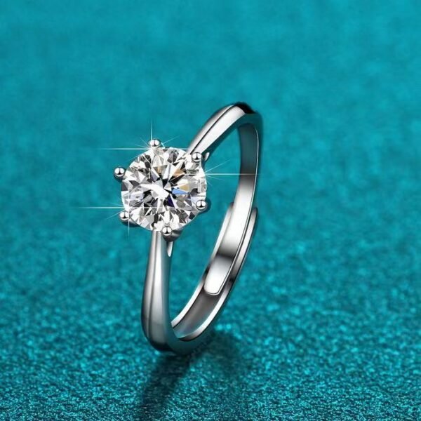 Ladies moissanite Ring
